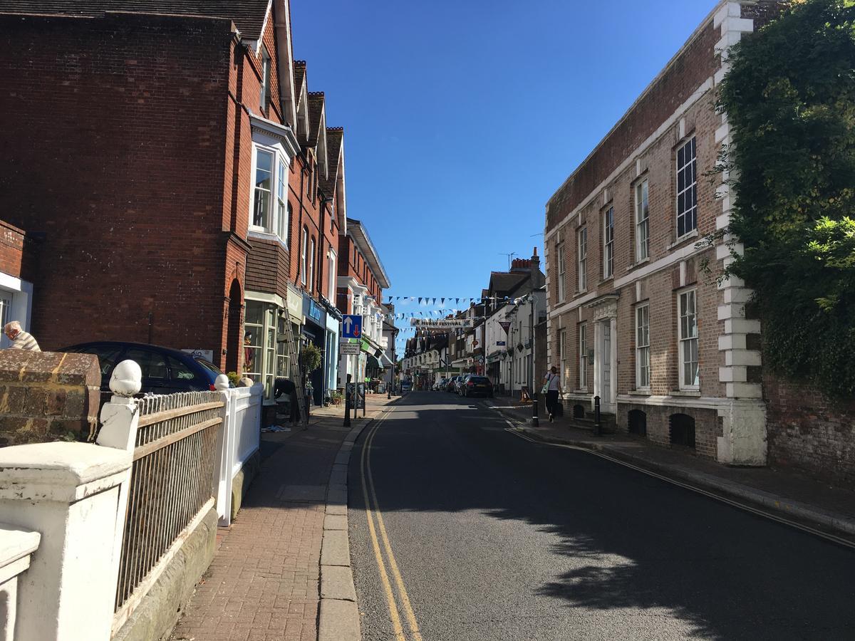 Morleys - Located In The Heart Of By Huluki Sussex 3* Hurstpierpoint