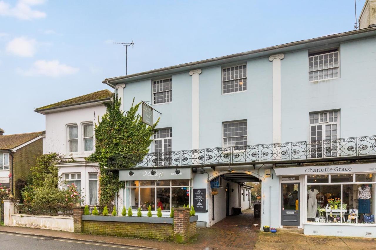 Morleys - Located In The Heart Of By Huluki Sussex 3* Hurstpierpoint